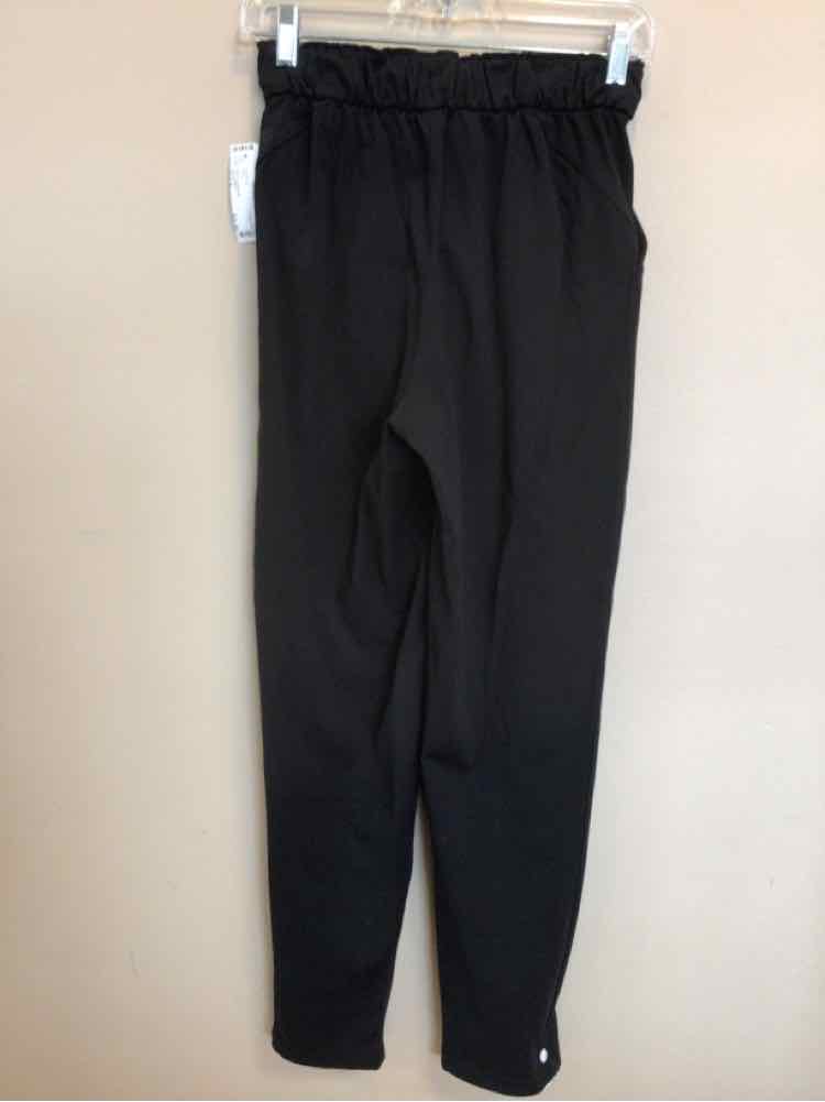 LULULEMON SIZE 4 Ladies EXERCISE