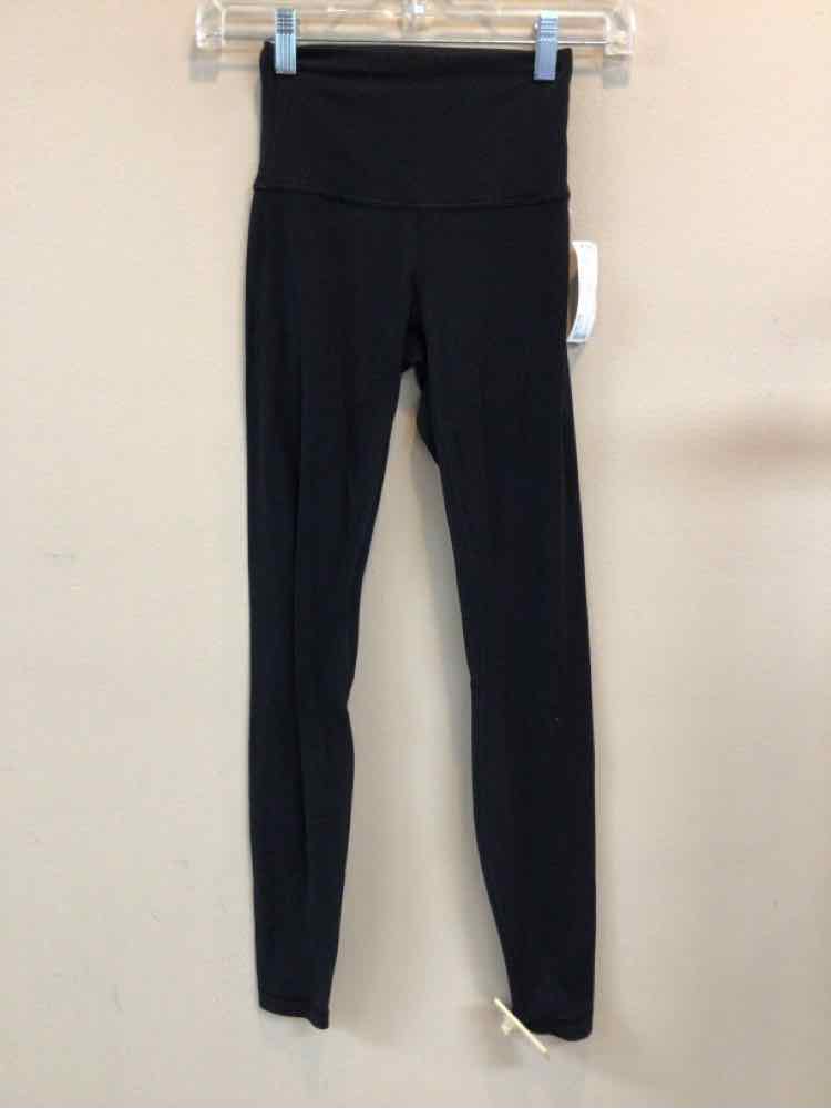 LULULEMON SIZE 2 Ladies EXERCISE