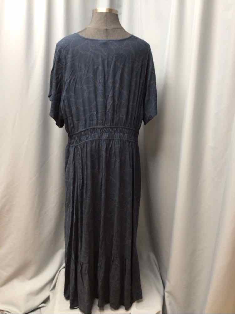 TORRID SIZE 4 X Ladies DRESS