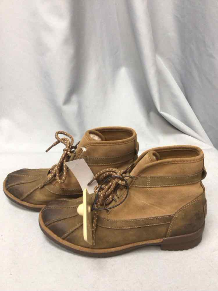UGG SIZE 7 1/2 Ladies SHOES