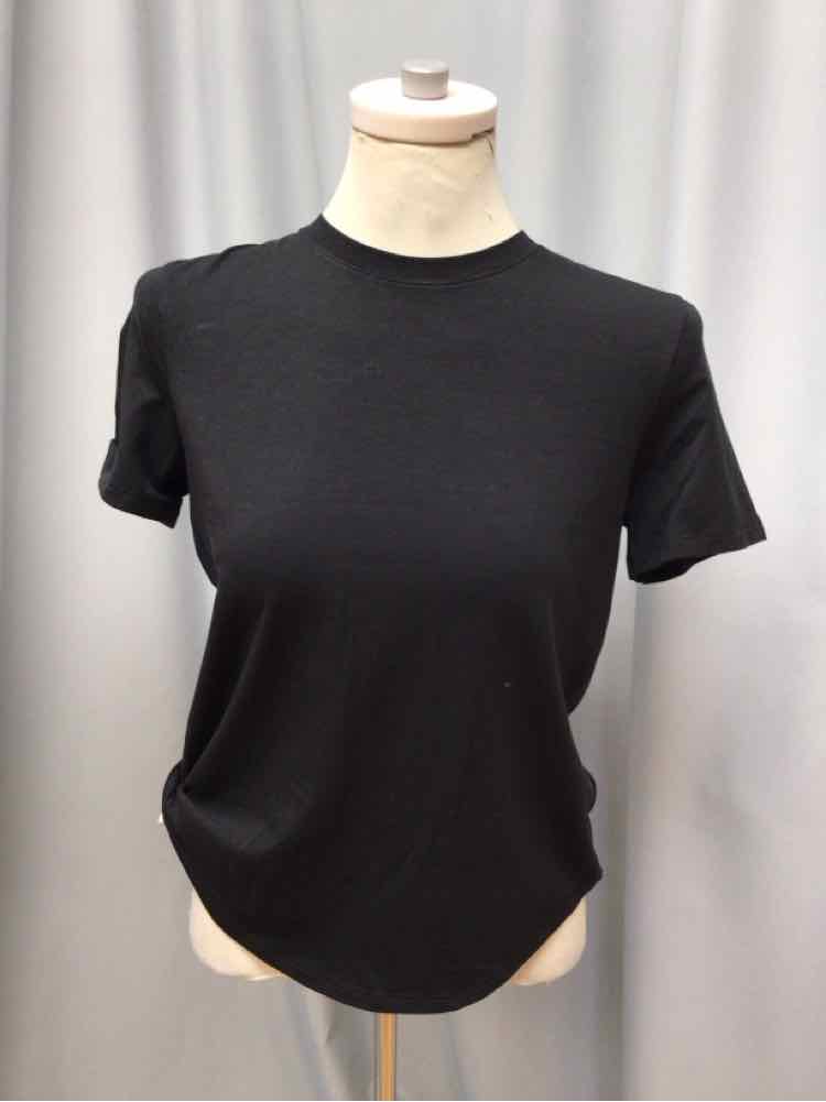 LULULEMON SIZE 4 Ladies EXERCISE