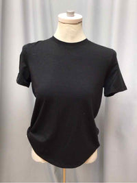 LULULEMON SIZE 4 Ladies EXERCISE