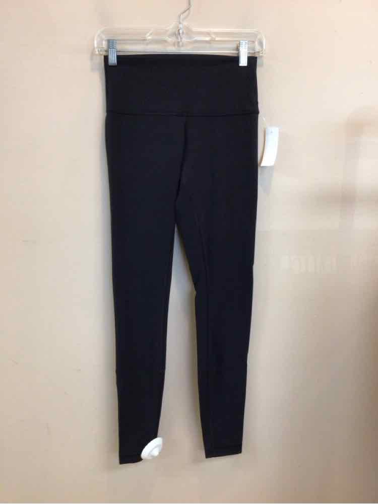 LULULEMON SIZE 6 Ladies EXERCISE
