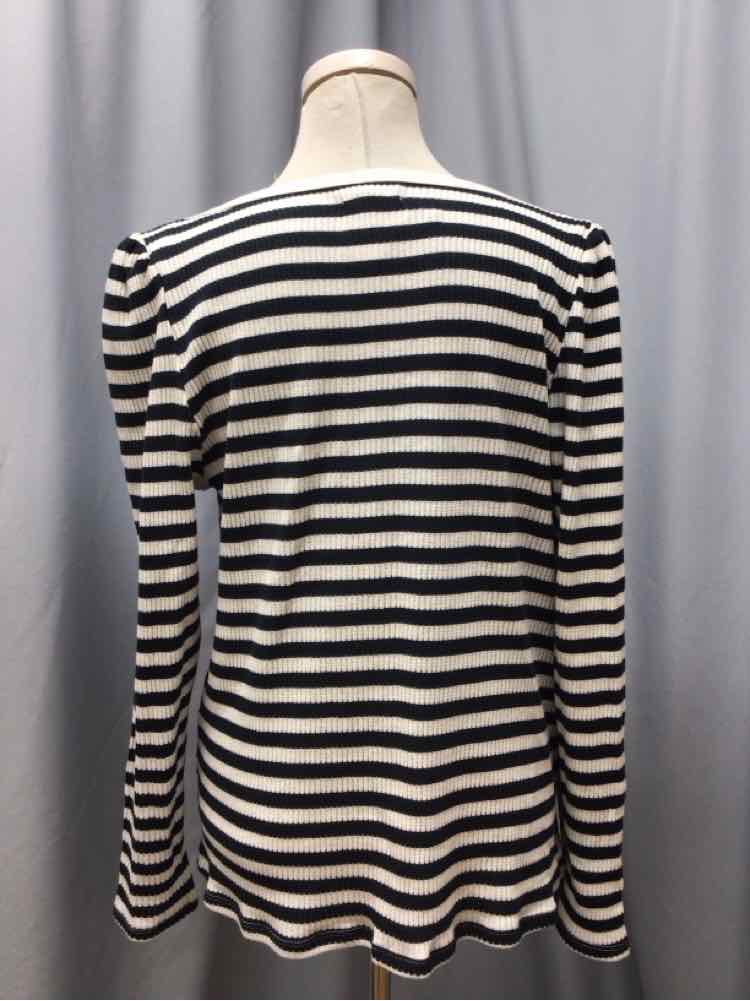 MAURICES SIZE LARGE Ladies TOP