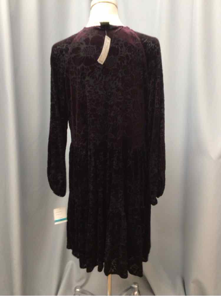 TAYLOR SIZE 16 Ladies DRESS