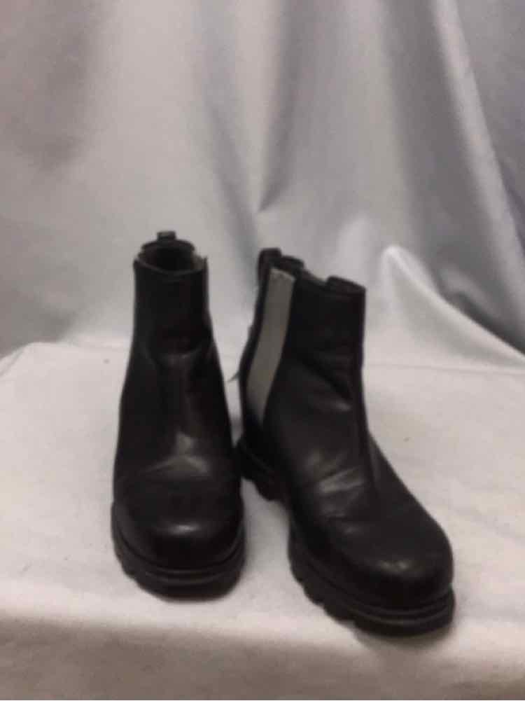 SOREL SIZE 8 1/2 Ladies SHOES
