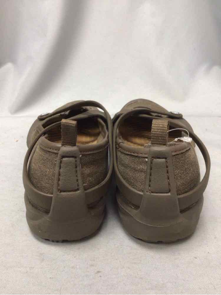 CROCS SIZE 9 Ladies SHOES