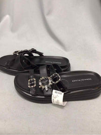 DONALD PLINER SIZE 8 Ladies SHOES