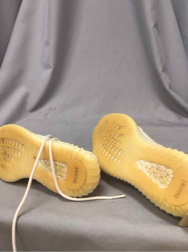 SIZE 8 YEEZY Men's SHOES