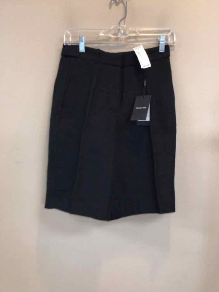 MASSIMO DUTTI SIZE 2 Ladies SHORTS