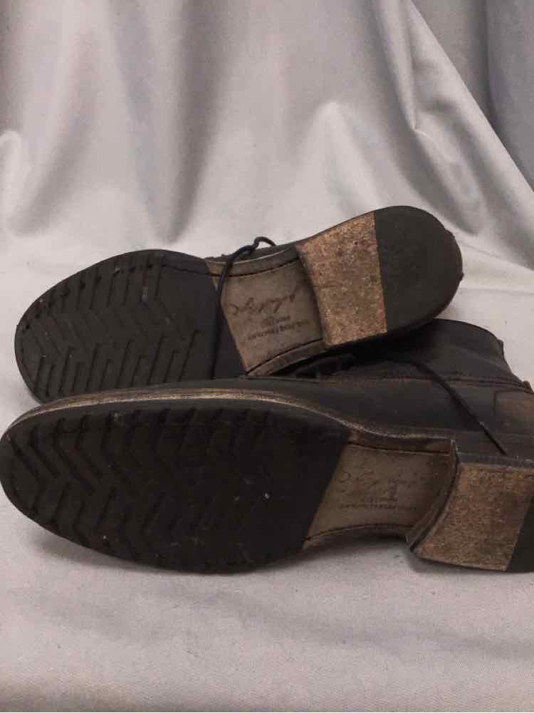 SIZE 9 1/2 FRYE Men's SHOES