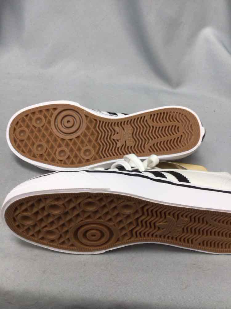 ADIDAS SIZE 6 Ladies SHOES