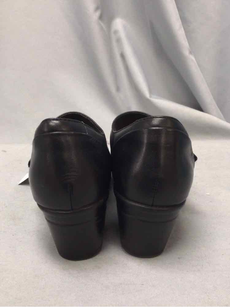 CLARKS SIZE 7 1/2 Ladies SHOES