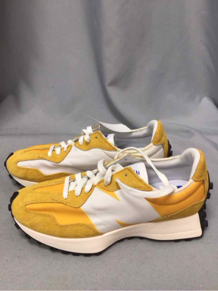 NEW BALANCE SIZE 8 1/2 Ladies SHOES
