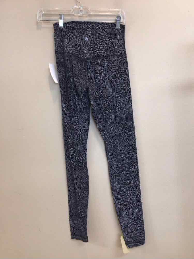 LULULEMON SIZE 4 Ladies EXERCISE