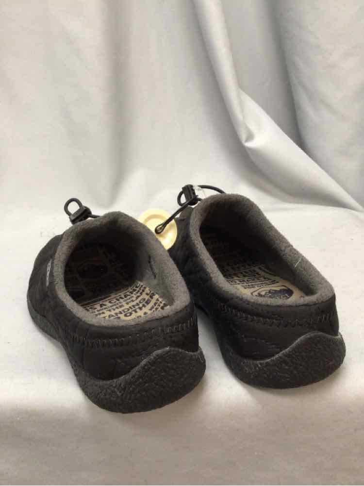 SIZE 11 KEEN Men's SHOES