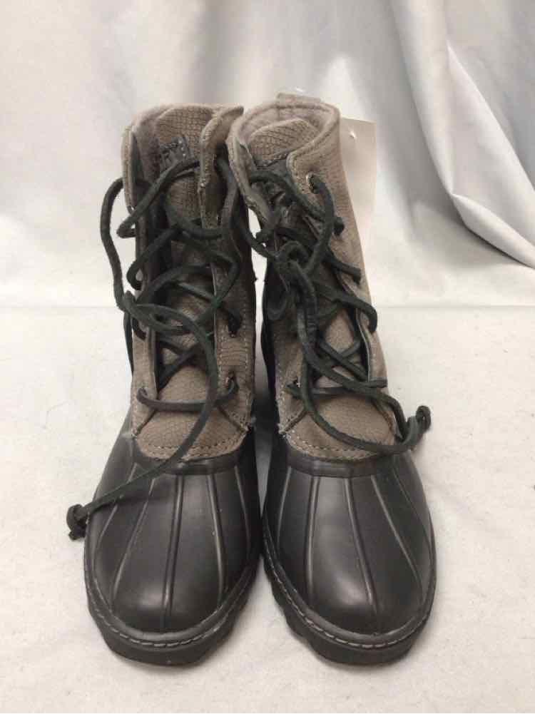 SPERRY SIZE 6 1/2 Ladies SHOES