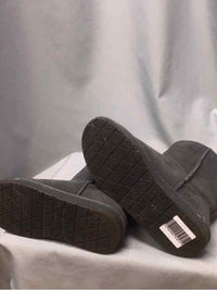MINNETONKA SIZE 8 Ladies SHOES