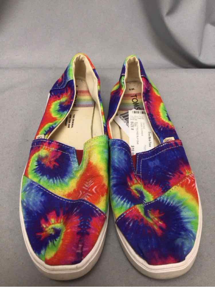 TOMS SIZE 8 Ladies SHOES