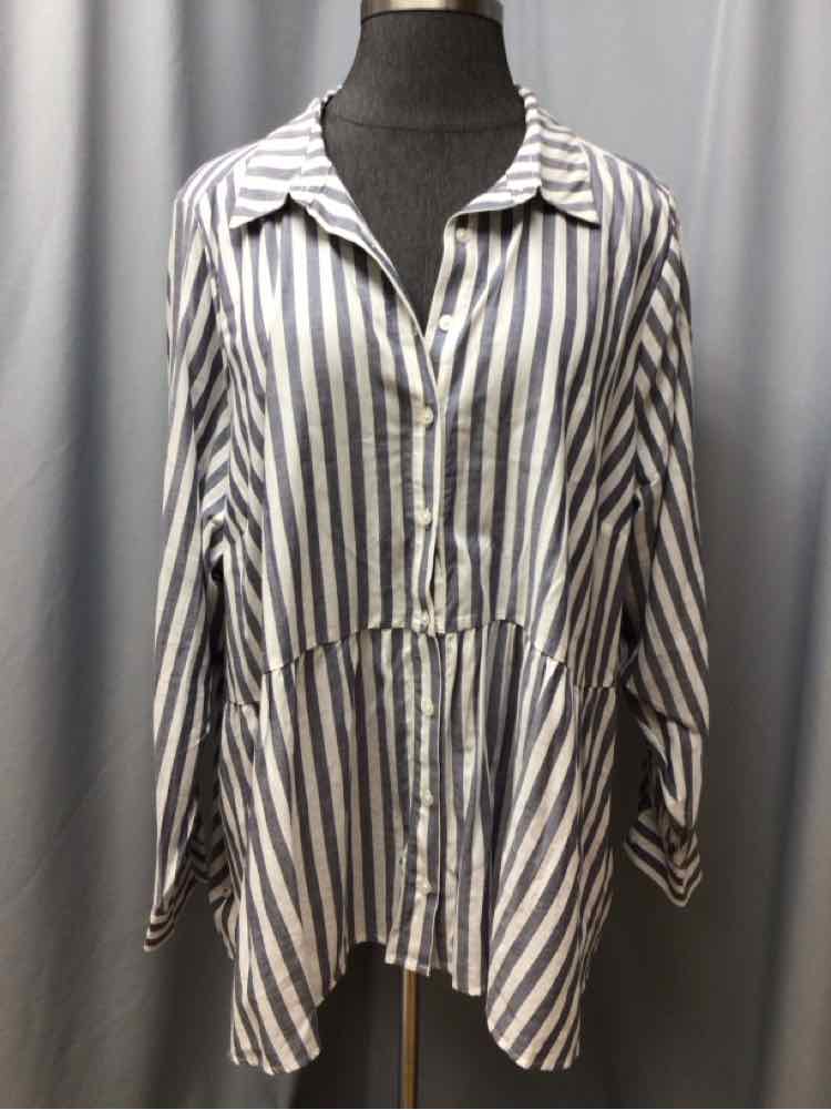 TORRID SIZE 4 X Ladies BLOUSE