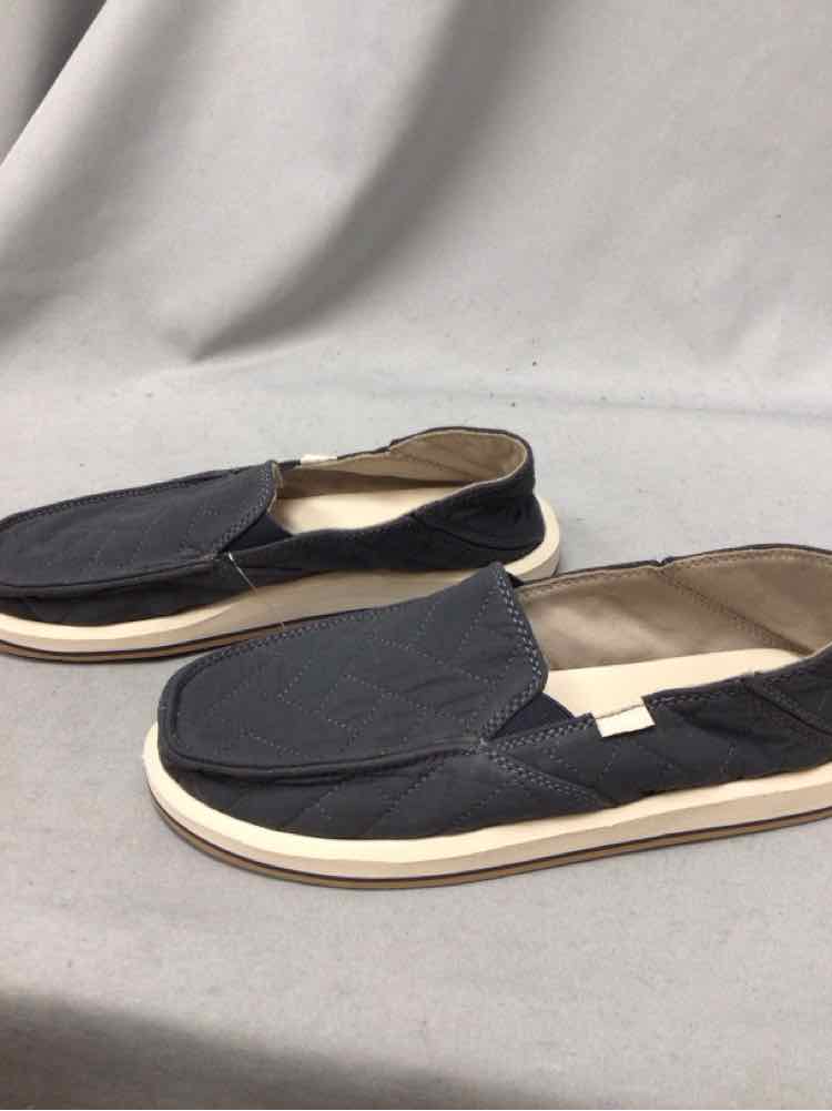 SANUK SIZE 7 Ladies SHOES