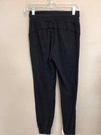 LULULEMON SIZE 4 Ladies EXERCISE