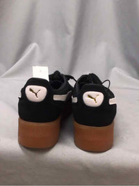 PUMA SIZE 7 1/2 Ladies SHOES