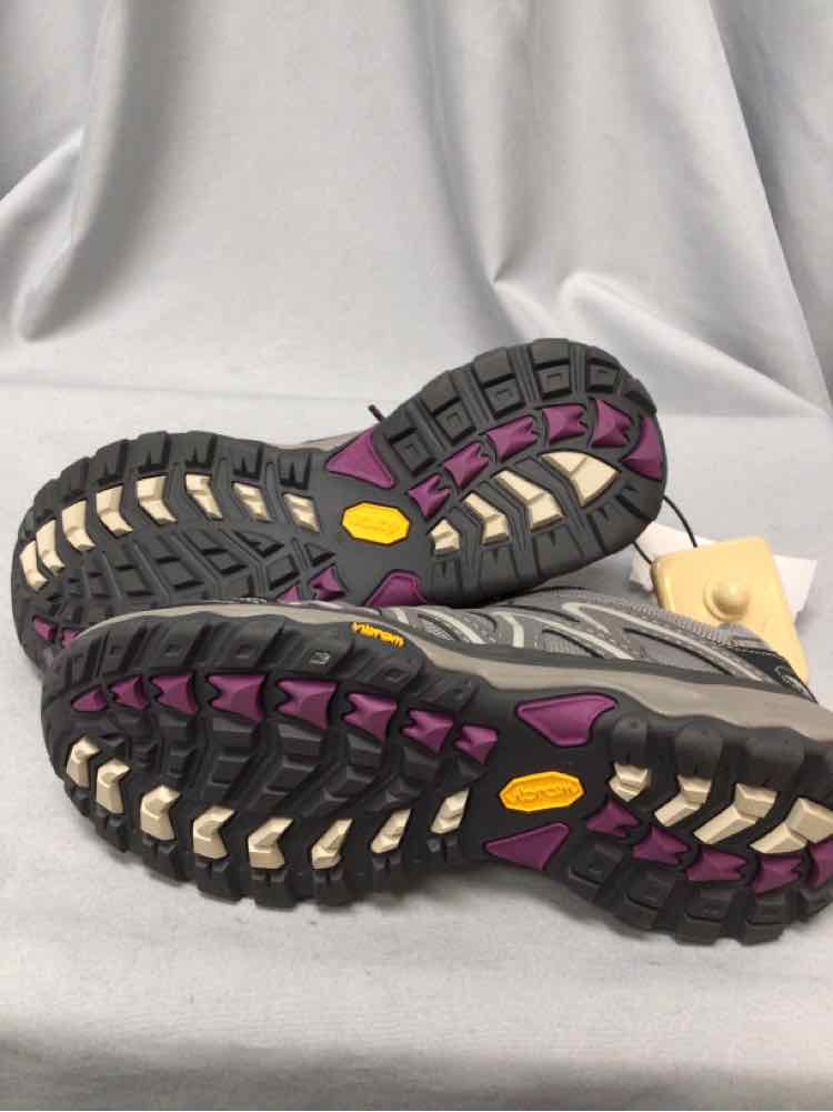 EDDIE BAUER SIZE 9 1/2 Ladies SHOES