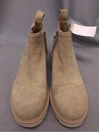TOMS SIZE 6 1/2 Ladies SHOES