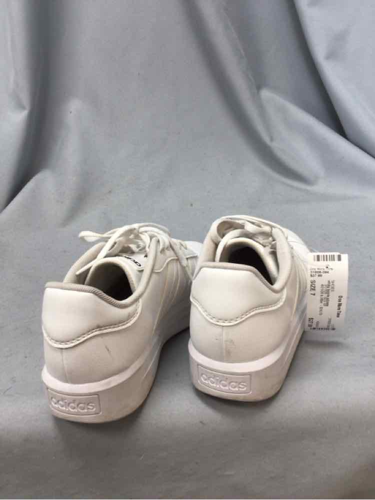 ADIDAS SIZE 7 Ladies SHOES