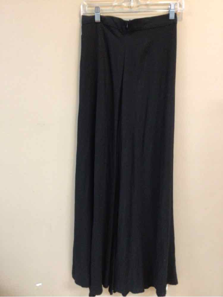 AMERICAN APPAREL SIZE MEDIUM Ladies SKIRT