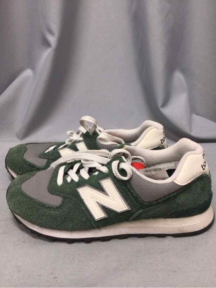 NEW BALANCE SIZE 9 1/2 Ladies SHOES