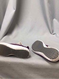 NIKE SIZE 6 Ladies SHOES
