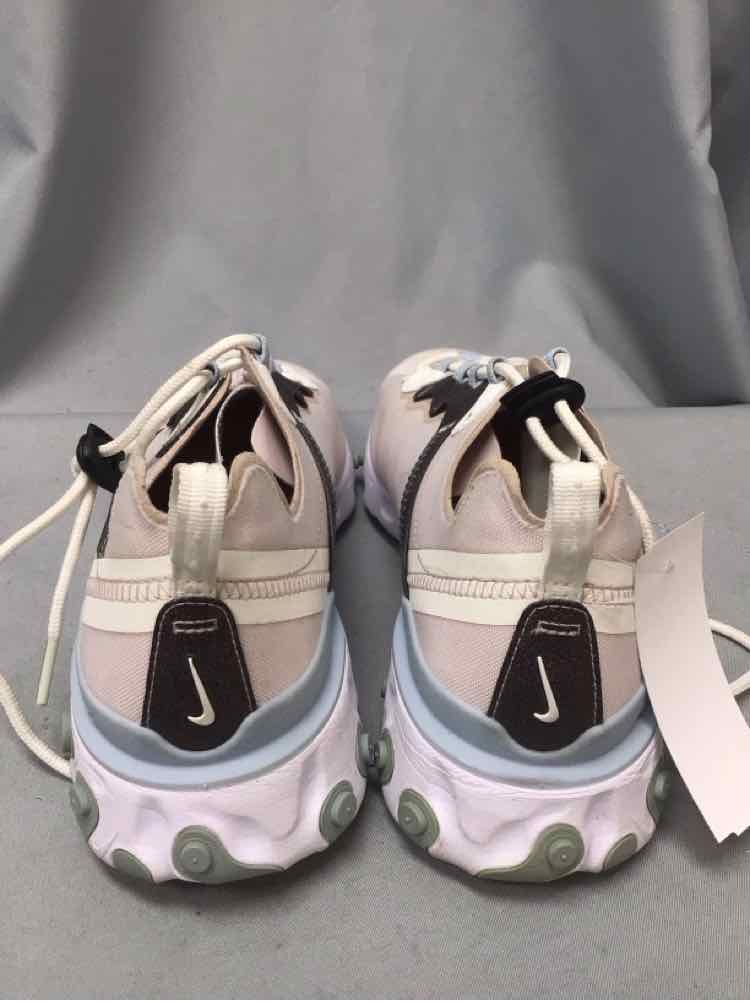 NIKE SIZE 9 Ladies SHOES