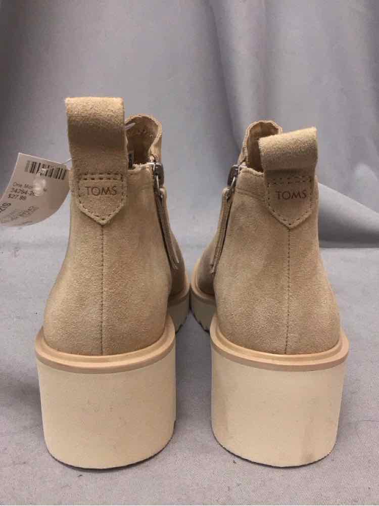 TOMS SIZE 6 1/2 Ladies SHOES