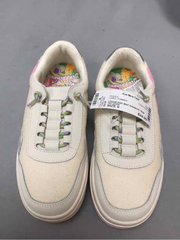 HEY DUDE SIZE 6 Ladies SHOES