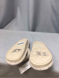 OLUKAI SIZE 8 Ladies SHOES