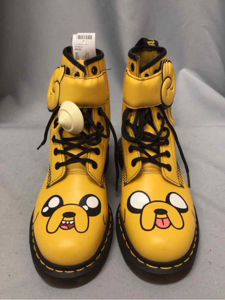 DOC MARTENS SIZE 8 Ladies SHOES