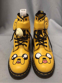 DOC MARTENS SIZE 8 Ladies SHOES