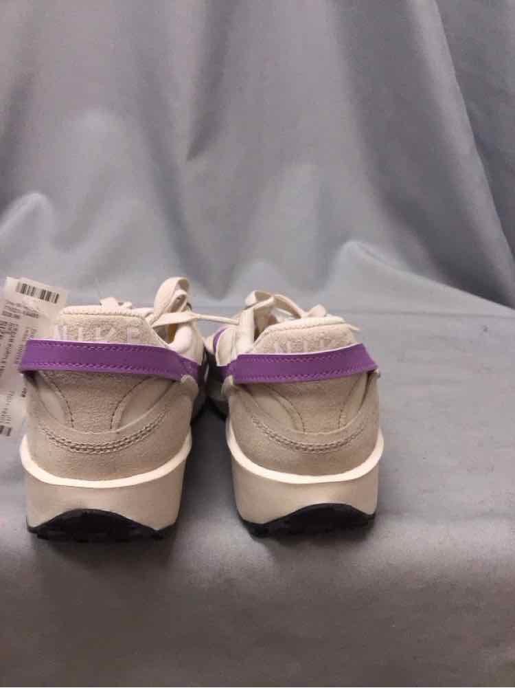 NIKE SIZE 8 1/2 Ladies SHOES