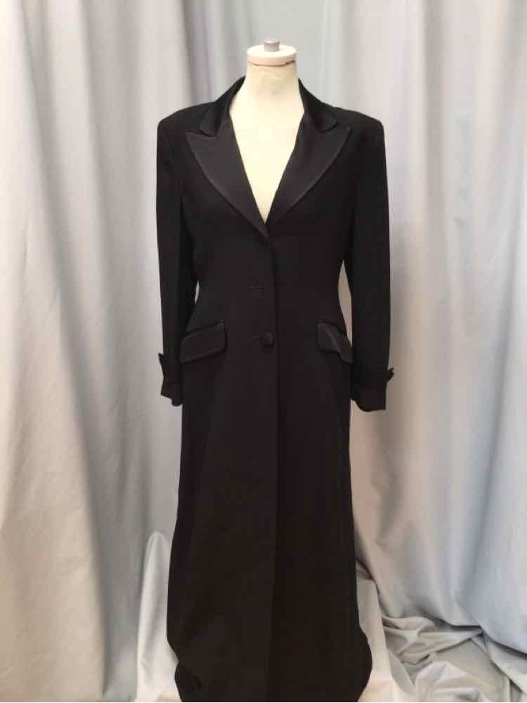 ST. JOHN SIZE 6 Ladies COAT