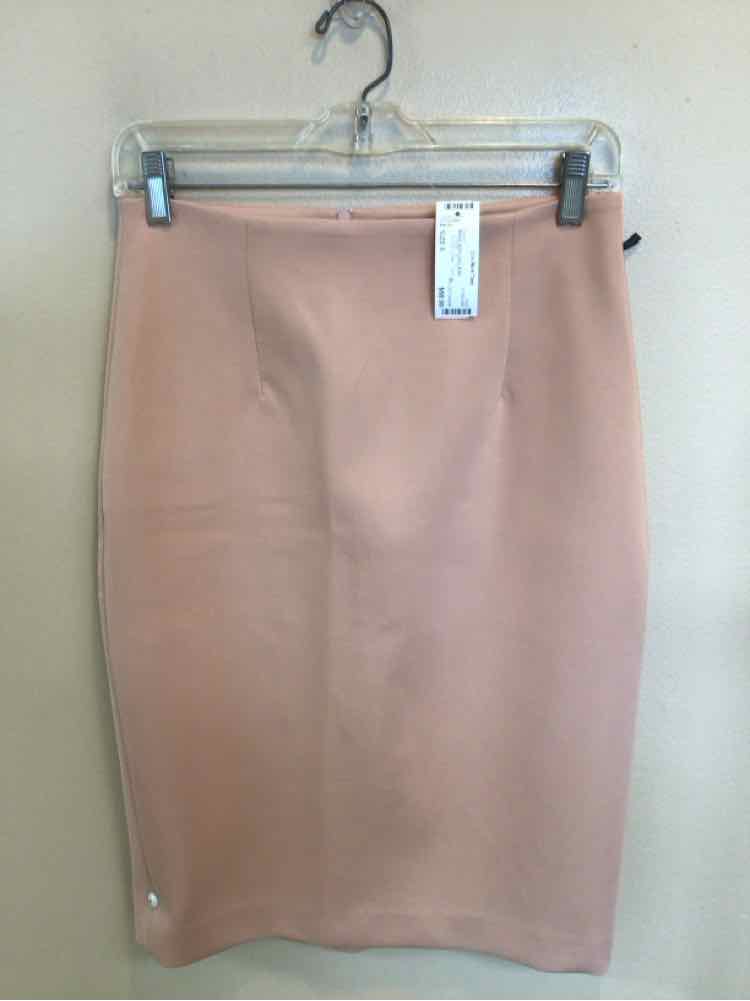 IRIS SETLAKWE SIZE 6 Ladies SKIRT