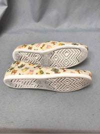 TOMS SIZE 8 Ladies SHOES