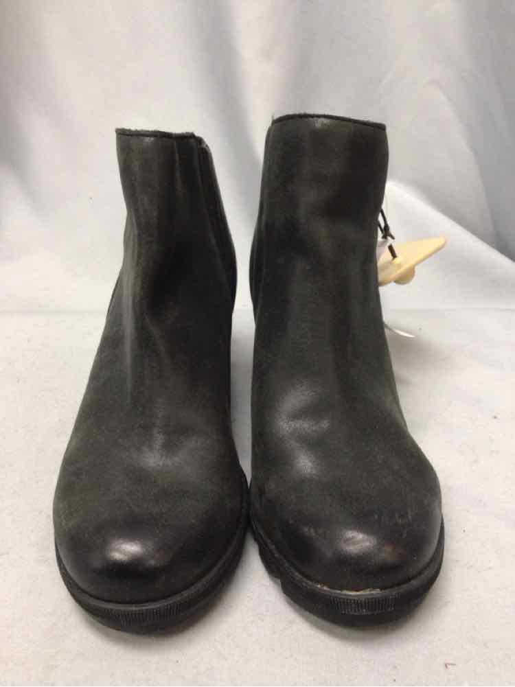 SOREL SIZE 9 1/2 Ladies SHOES