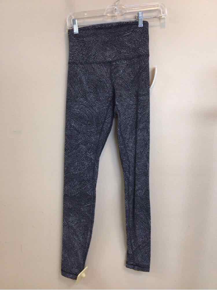 LULULEMON SIZE 4 Ladies EXERCISE