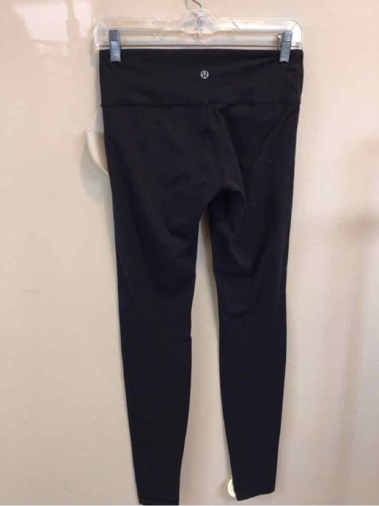 LULULEMON SIZE 6 Ladies EXERCISE