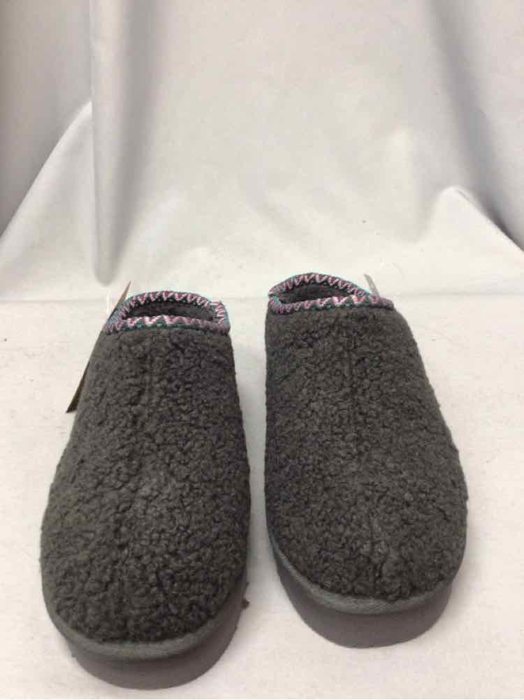 BEARPAWS SIZE 7 Ladies SHOES
