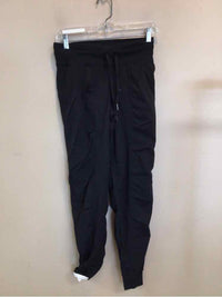 LULULEMON SIZE 4 Ladies EXERCISE