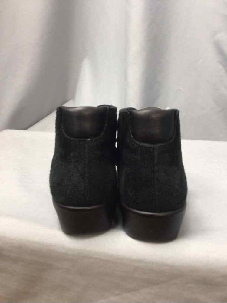 SAS SIZE 8 1/2 Ladies SHOES