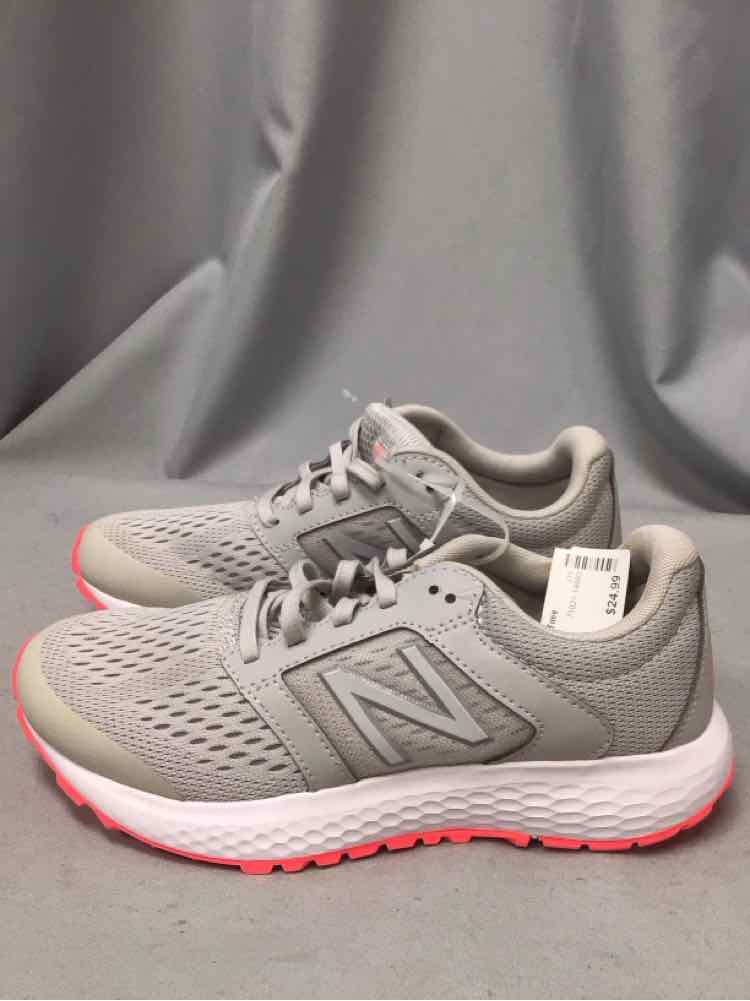 NEW BALANCE SIZE 7 1/2 Ladies SHOES